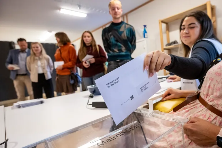 Centre-left opposition bloc leads in Swedish vote, poll shows